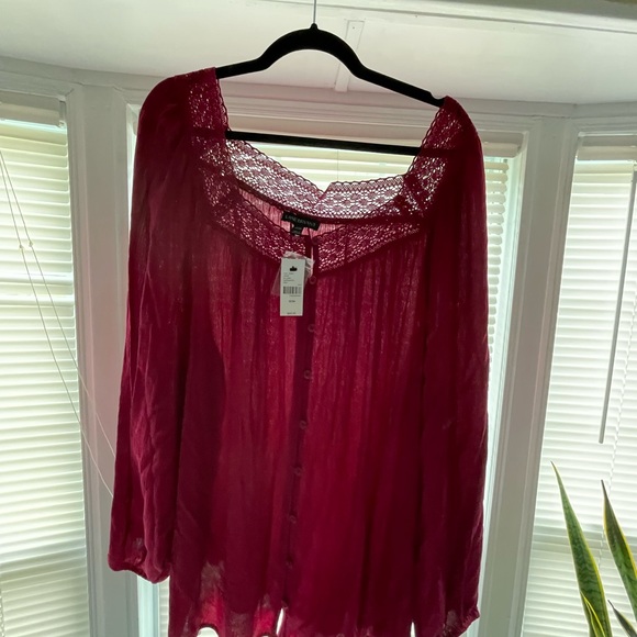 Crochet trim, burgundy top, brand new with tags - Picture 1 of 3